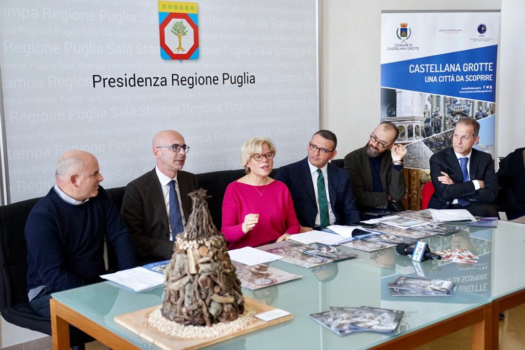 Presentata a Bari la 329^ edizione delle Fanóve di Castellana Grotte
